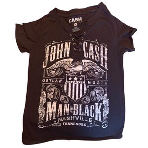 Johnny Cash "Man in Black" Outlaw Music Woman’s graphic T-shirt Size Medium